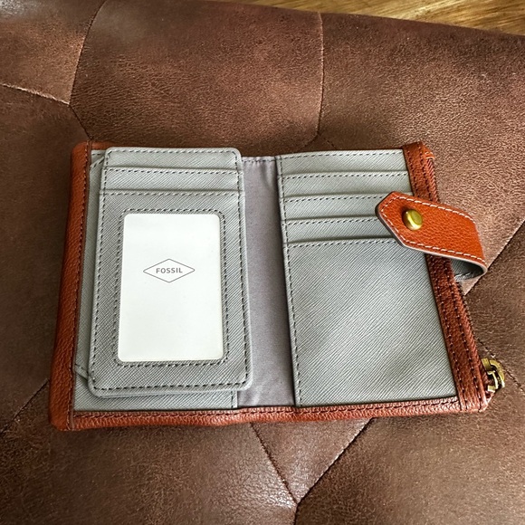 Fossil Brown Leather Women's Wallet - Picture 4 of 5